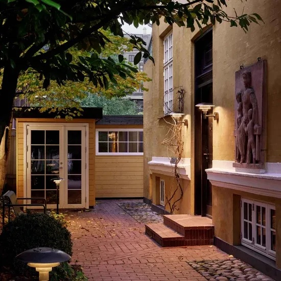 How to Create a Cozy Outdoor Space With Just the Right Lighting?